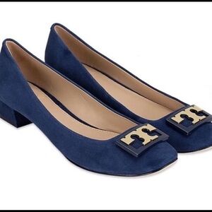 New w/ Box Tory Burch Gigi Navy Blue & Gold Logo suede pump US 7.5